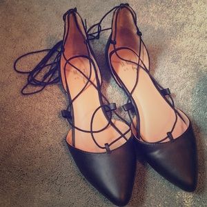 Pointed strapped flats